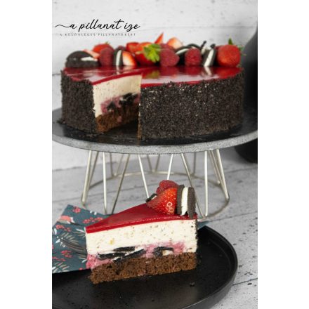 "O" kekszes gesztenye torta piros gyümölccsel