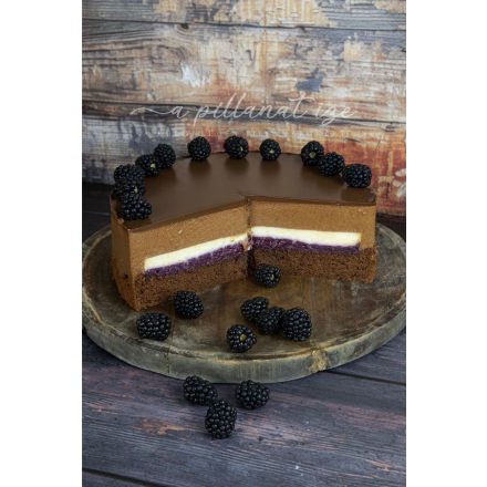 Marcipános étcsoki torta szederrel recept.
