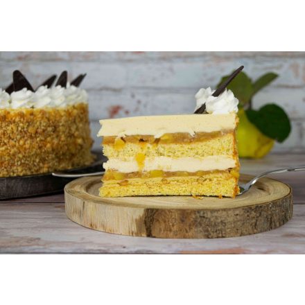 Juharszirupos birsalma torta fenyőmaggal, kesudióval